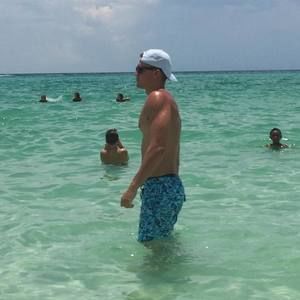 Meet your Posher, Chase